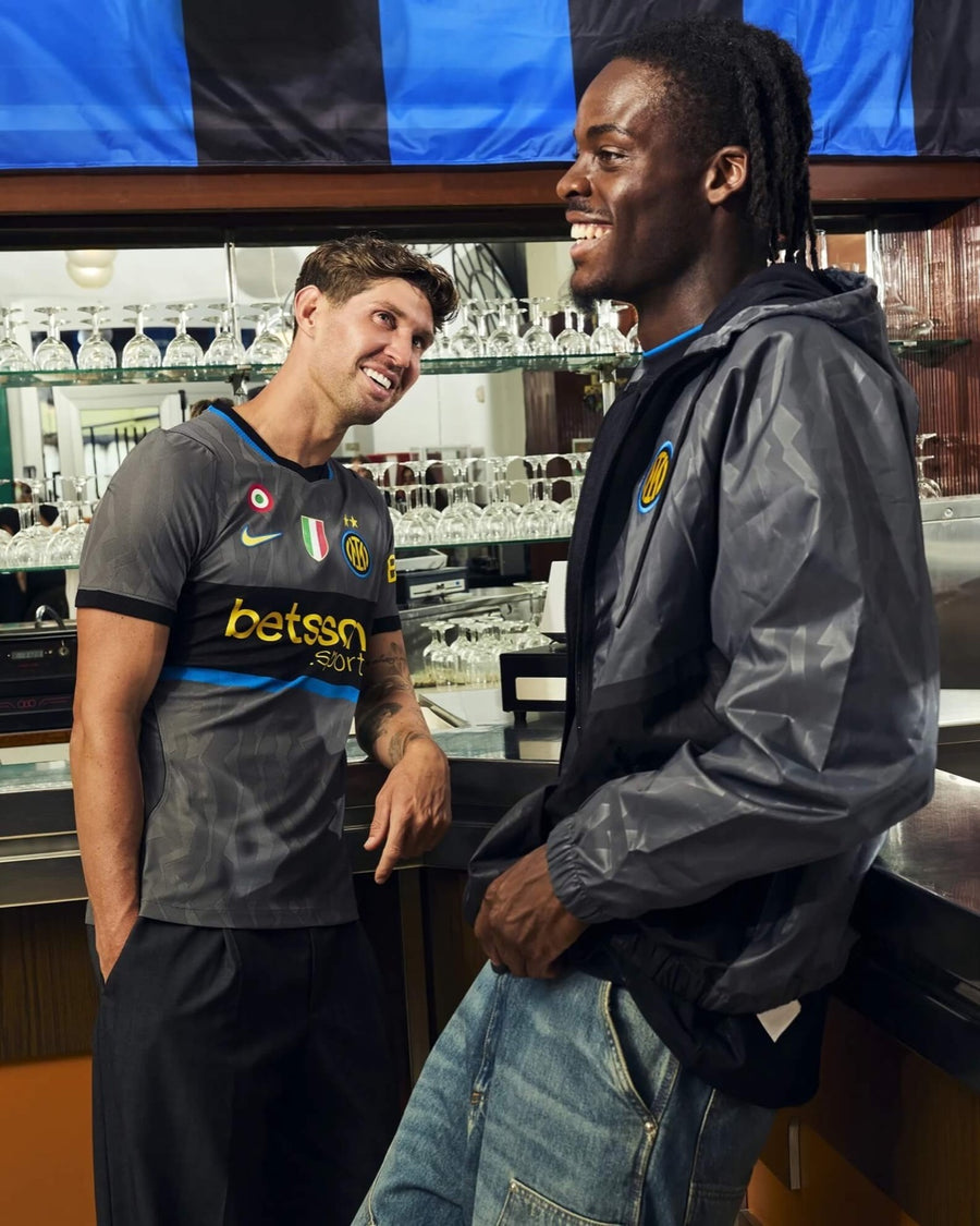 THE 90S ARE BACK IN MILAN